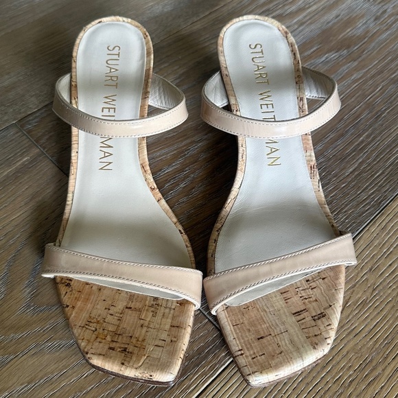 STUART WEITZMAN Aleena 50 Patent-leather Wedge Sandals In Neutral - Picture 3 of 13